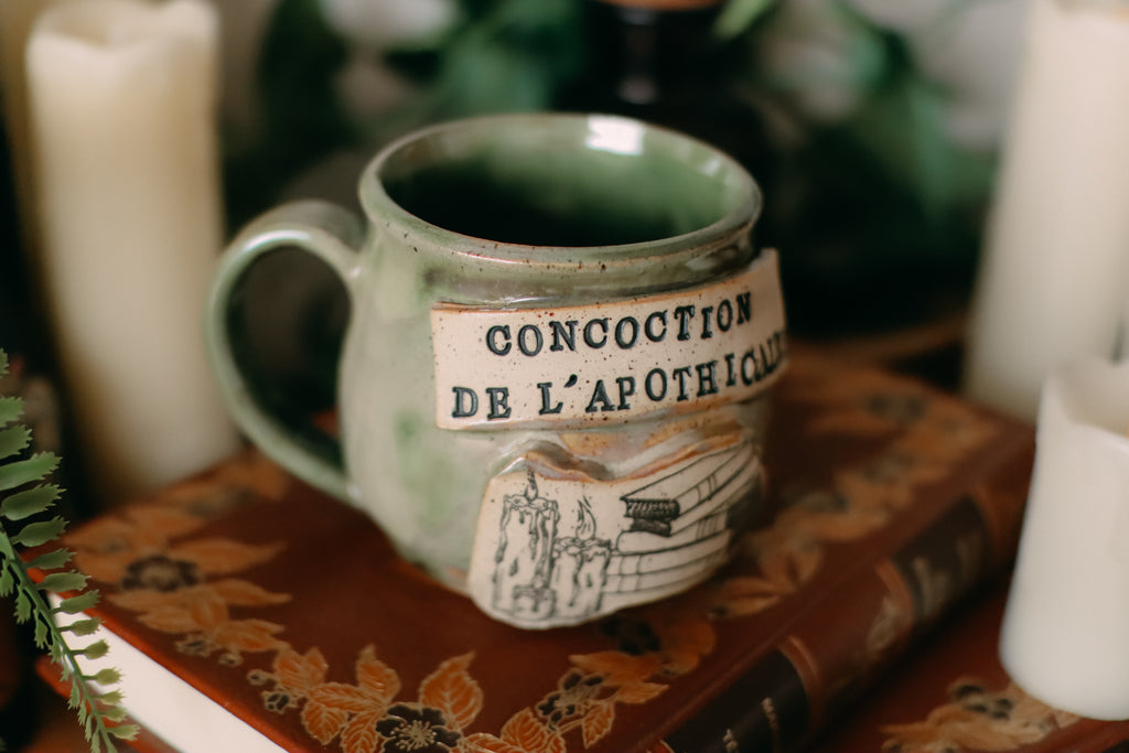 Petite tasse en grès style apothicaire  « Concoction de l'apothicaire »