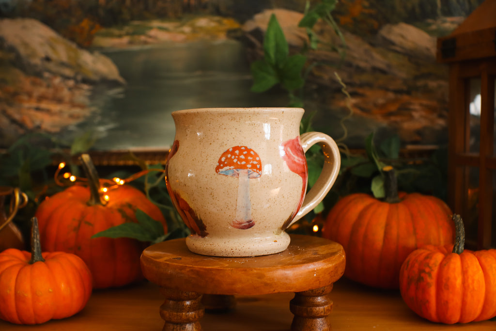 Tasse en grès style apothicaire « Cercle de fées  » champignons illustrés