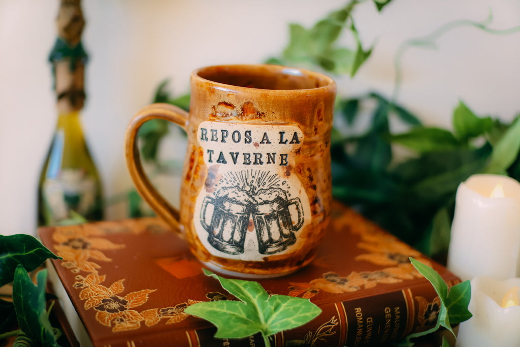 Tasse en grès « Repos à la taverne »