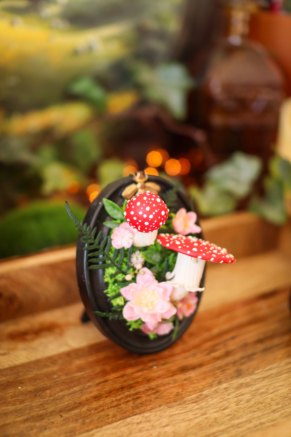 Petit cadre abeille pour cabinet de curiosités aux amanites