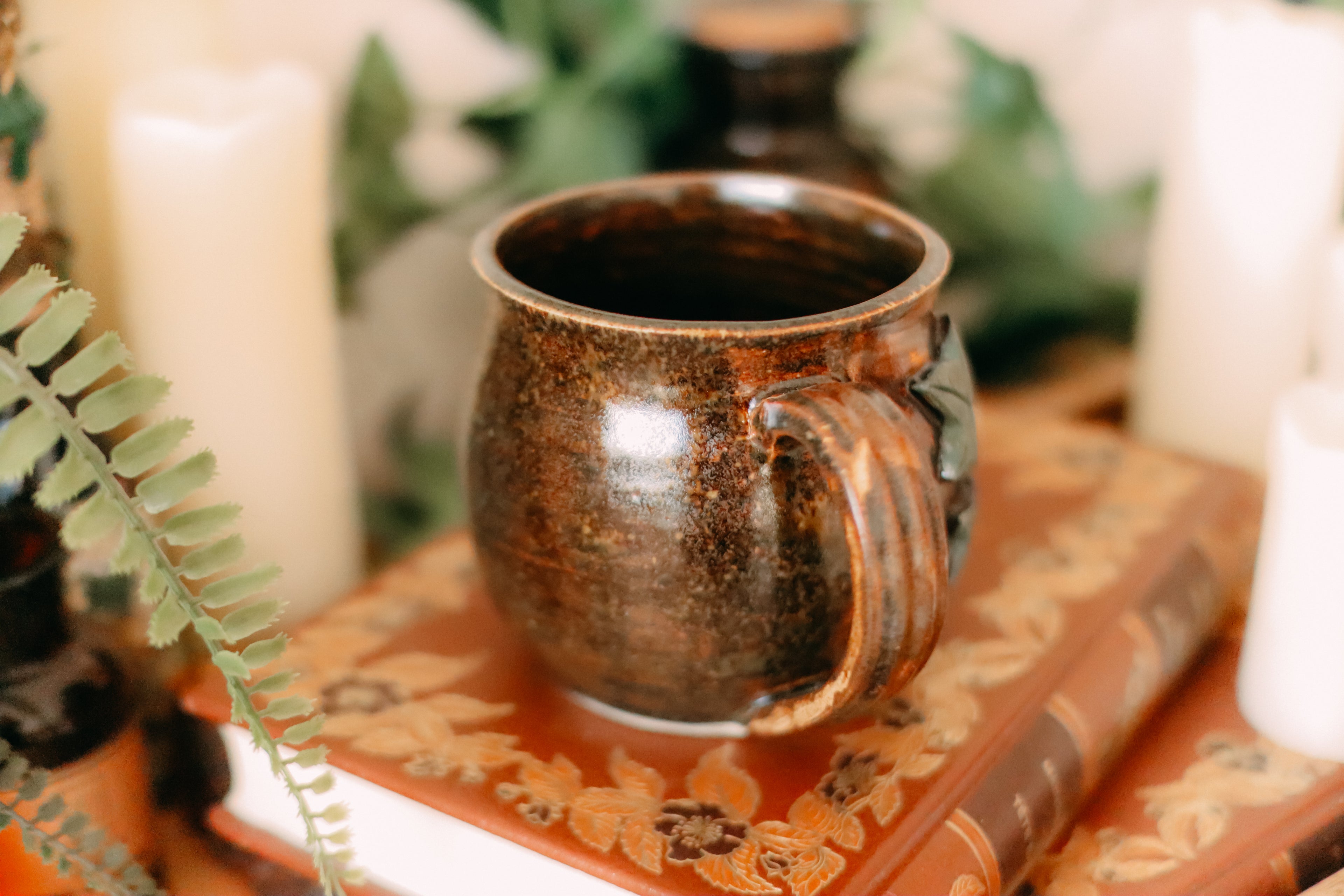 Petite tasse en grès style apothicaire  « Elixir d'eau de lierre »
