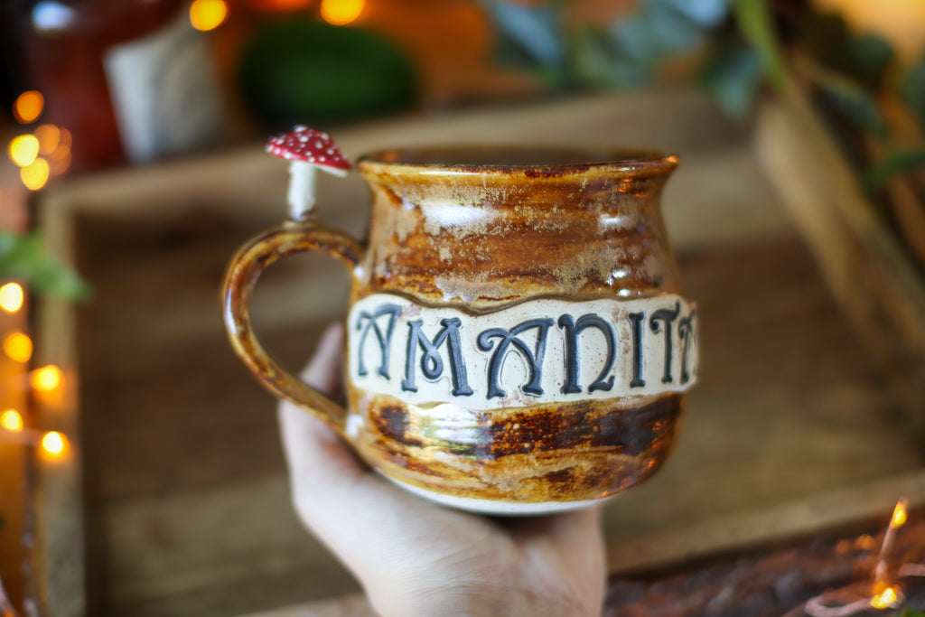 Tasse en grès style apothicaire "Amanita"