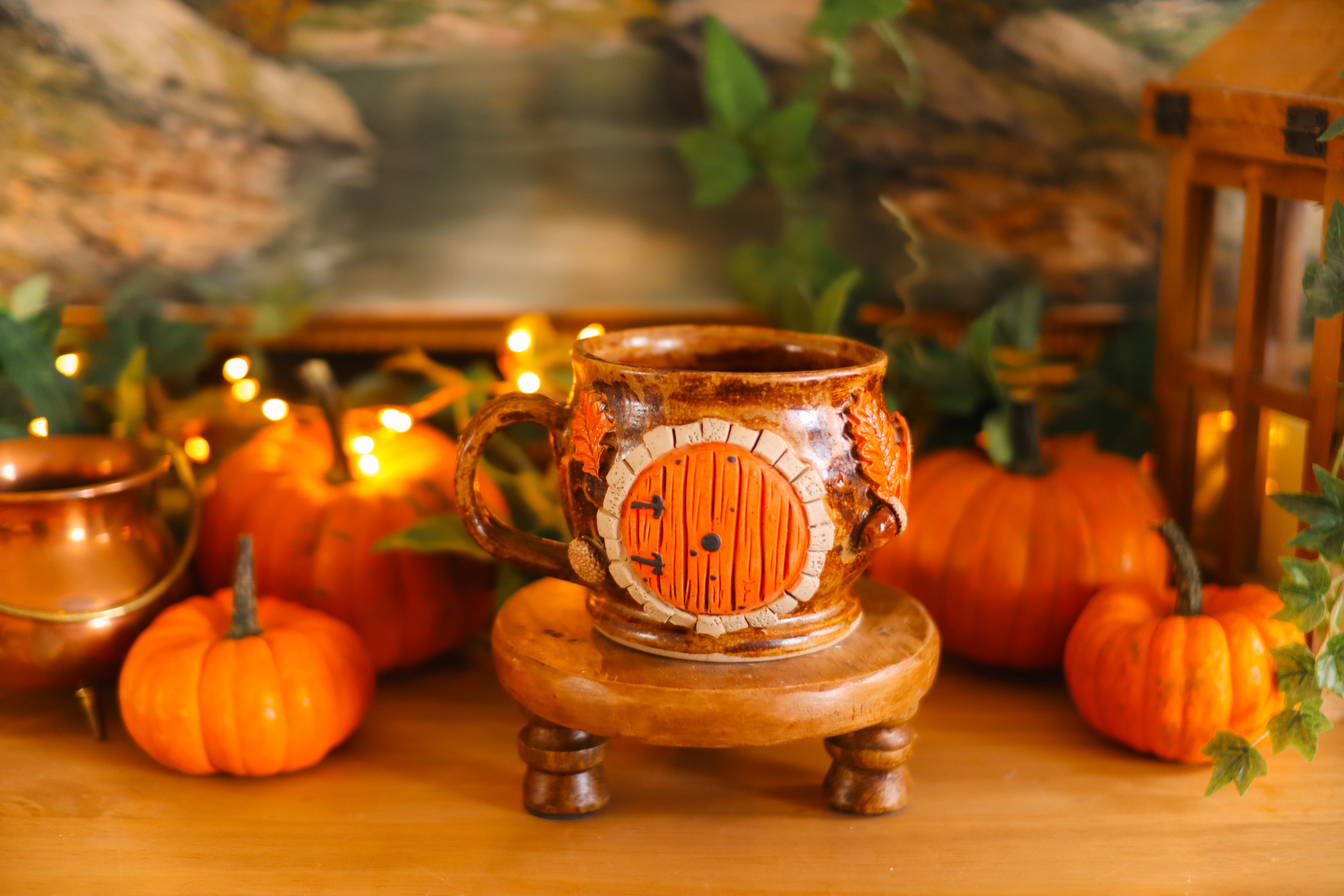 Tasse porte de Hobbit en grès « Maisonnée de la famille Pouarchand »