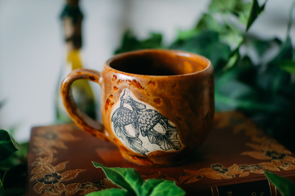 Petite tasse en grès « Duo de glands »