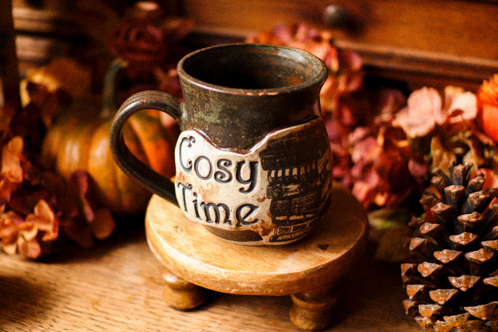 Tasse en grès style étiquette d'apothicaire ancienne « Cosy Time » version pile à lire