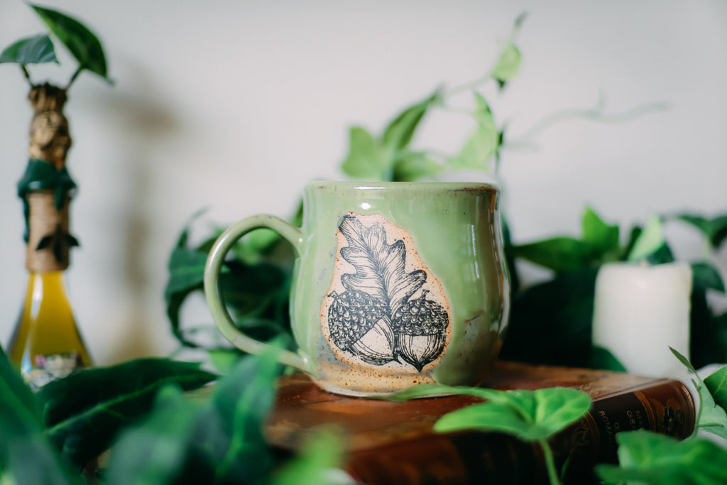 Tasse en grès « Duo de glands »