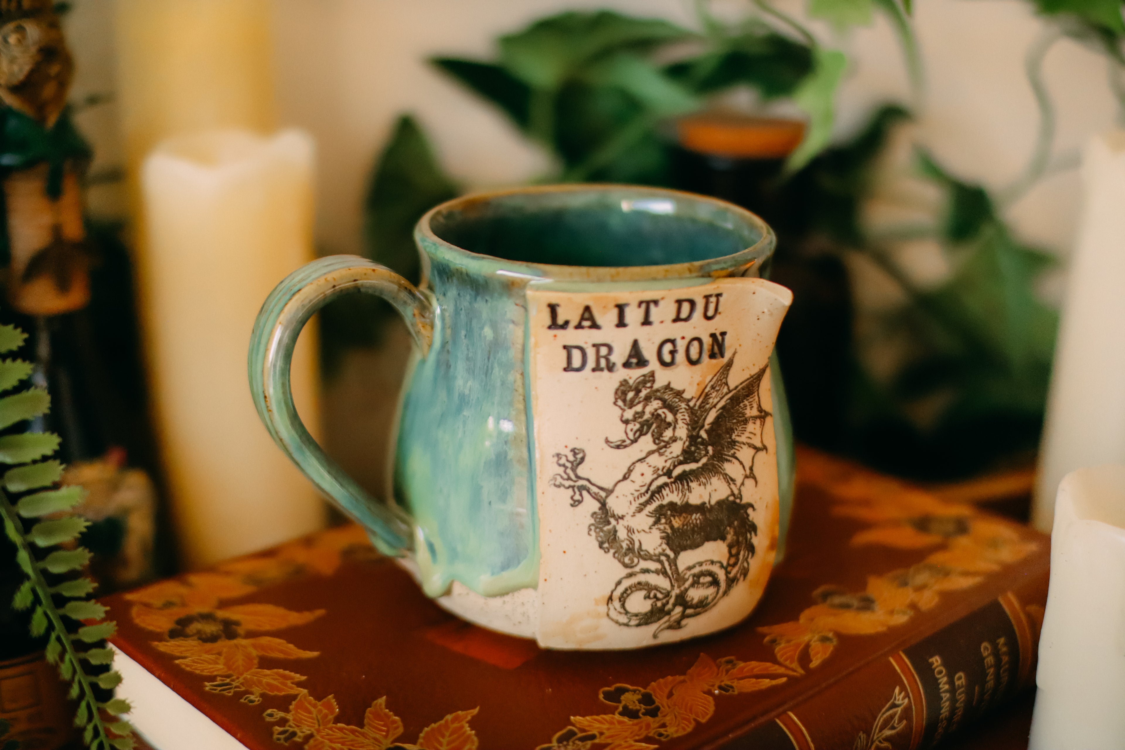 Petite tasse en grès style apothicaire  « Lait de dragon »