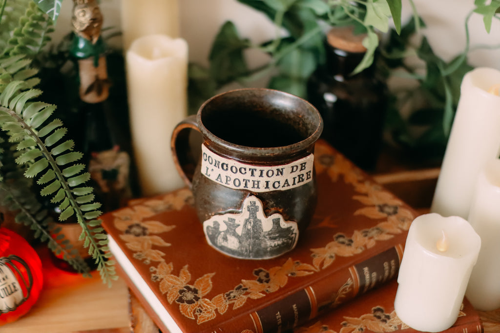 Petite tasse en grès style apothicaire  « Concoction de l'apothicaire »