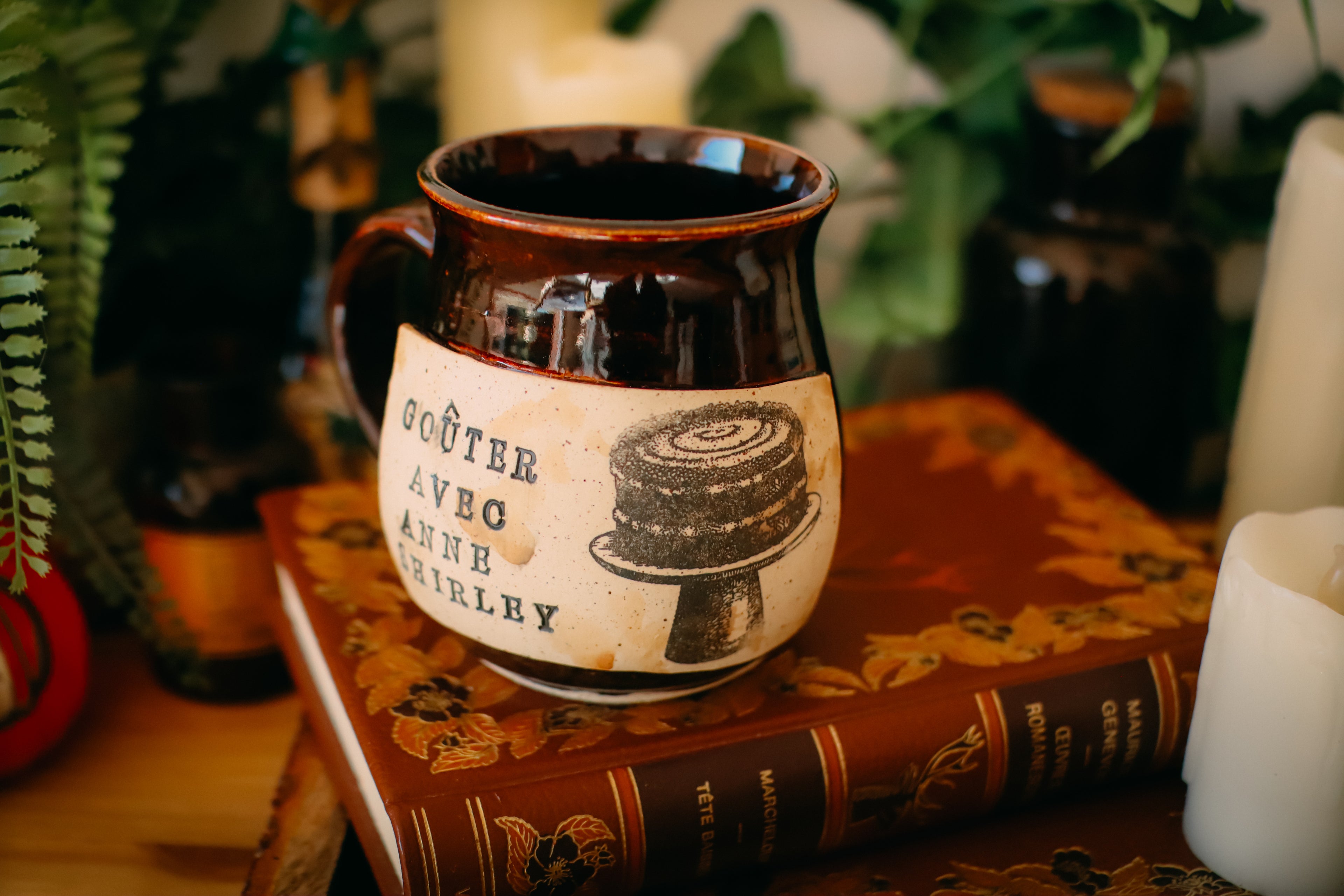 Tasse en grès illustration vintage « Goûter avec Anne Shirley »