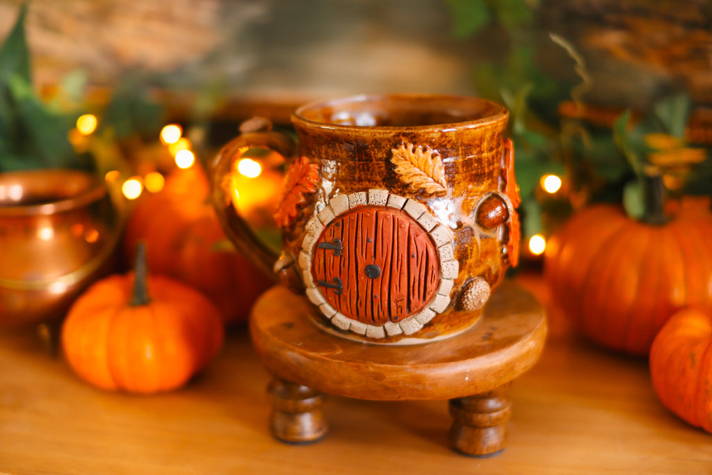 Grande tasse porte de Hobbit en grès « Domaine de la famille Boissec »