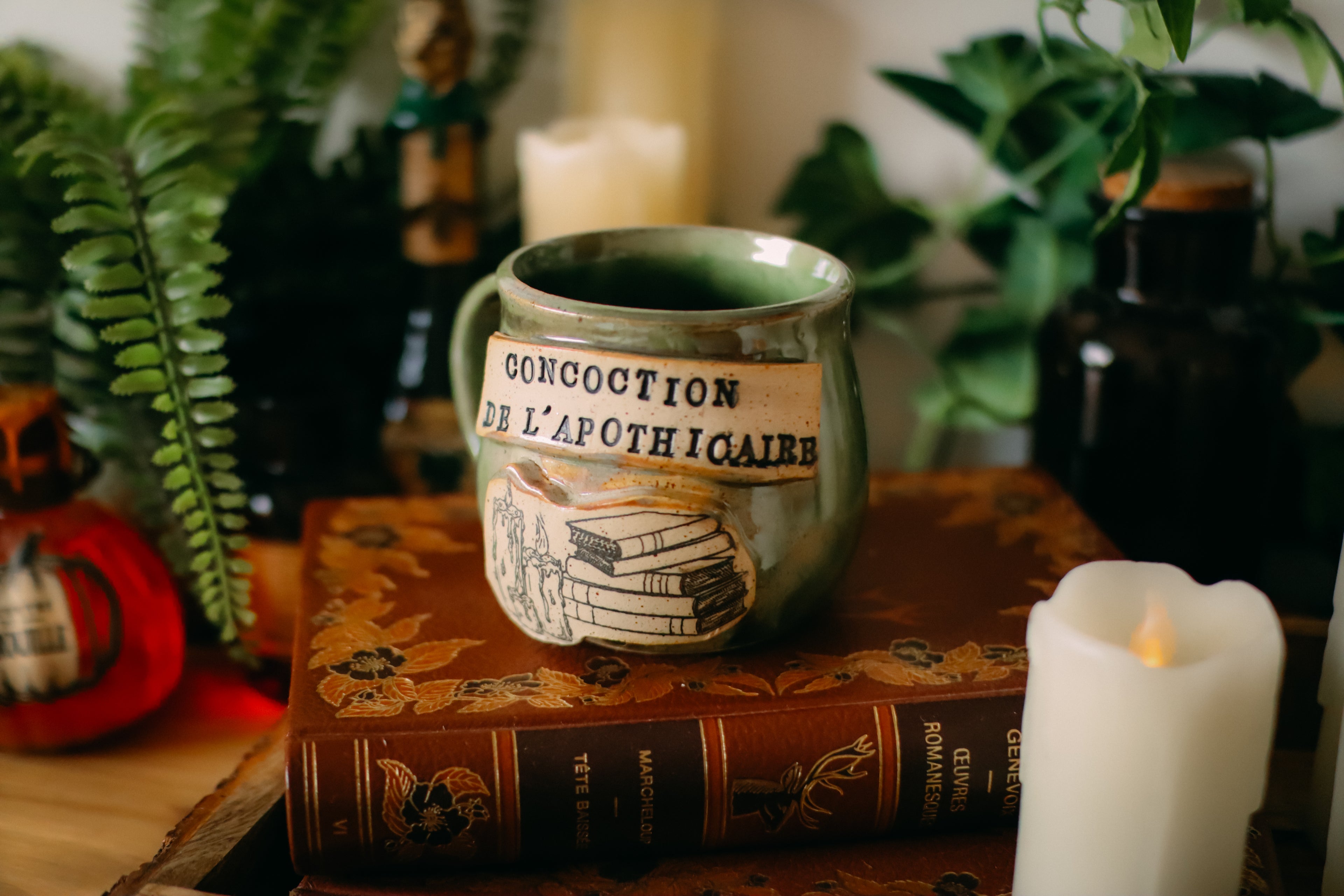 Petite tasse en grès style apothicaire  « Concoction de l'apothicaire »