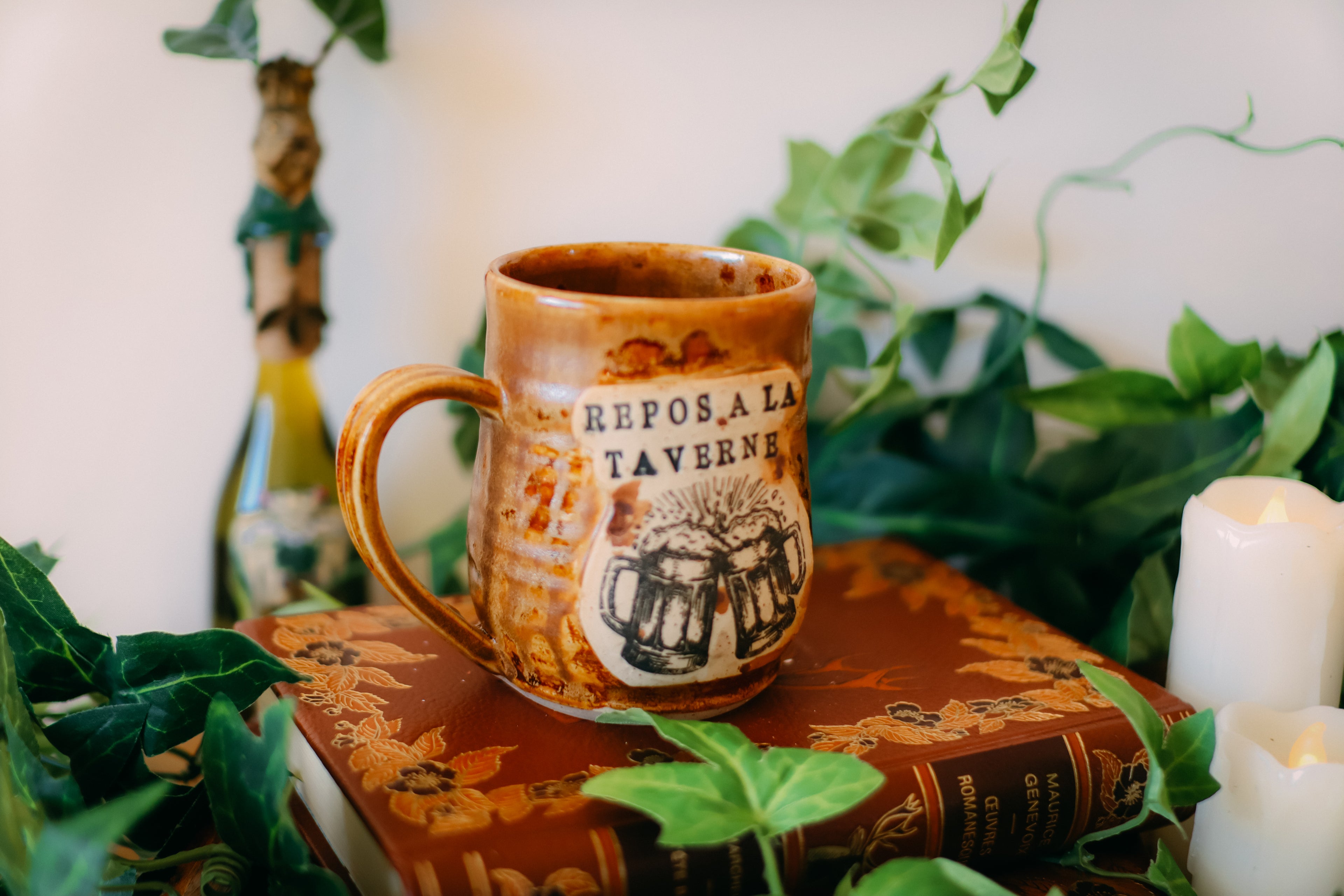 Tasse en grès « Repos à la taverne »